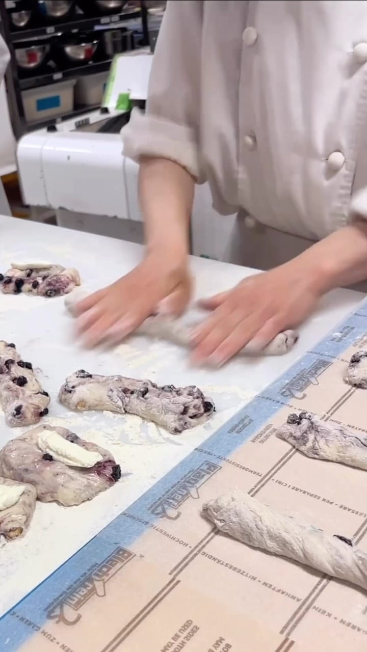 Post 8 by boulangerie _coron(コロン) on Instagram (video)