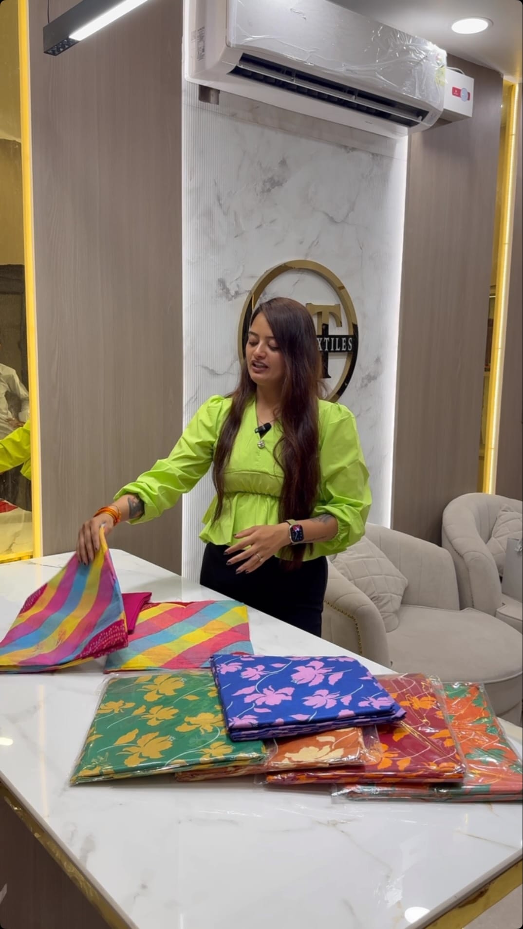 Post 2 by RAMDEV TEXTILES  RAJPUTI POSHAAK By KAMLESH LIMANI on Instagram (video)