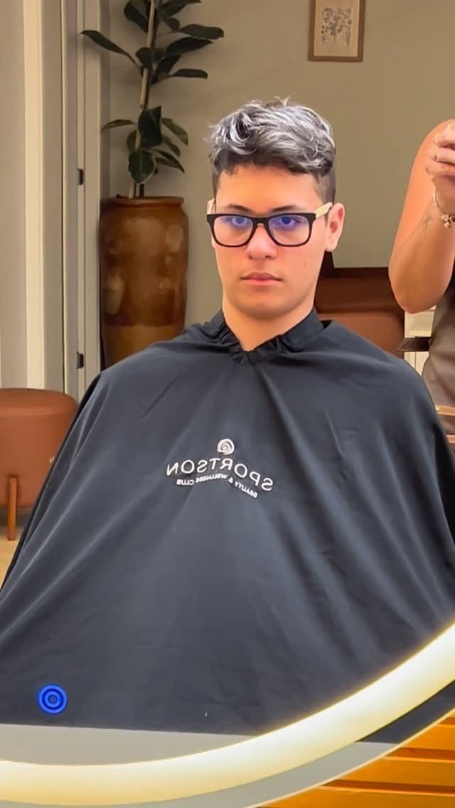 Post 5 by Karol Furtado “Beauty Club” on Instagram (video)