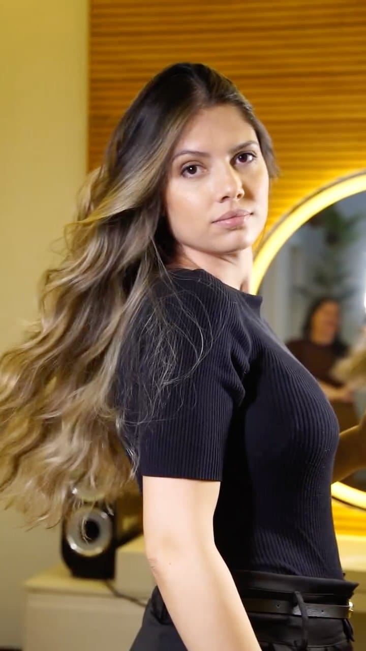 Post 8 by Karol Furtado “Beauty Club” on Instagram (video)