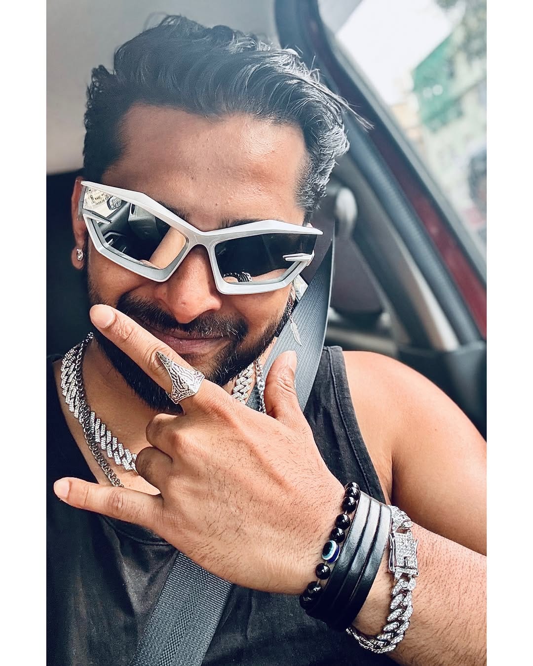 Post 4 by VIVEK SONAWANE on Instagram (image)