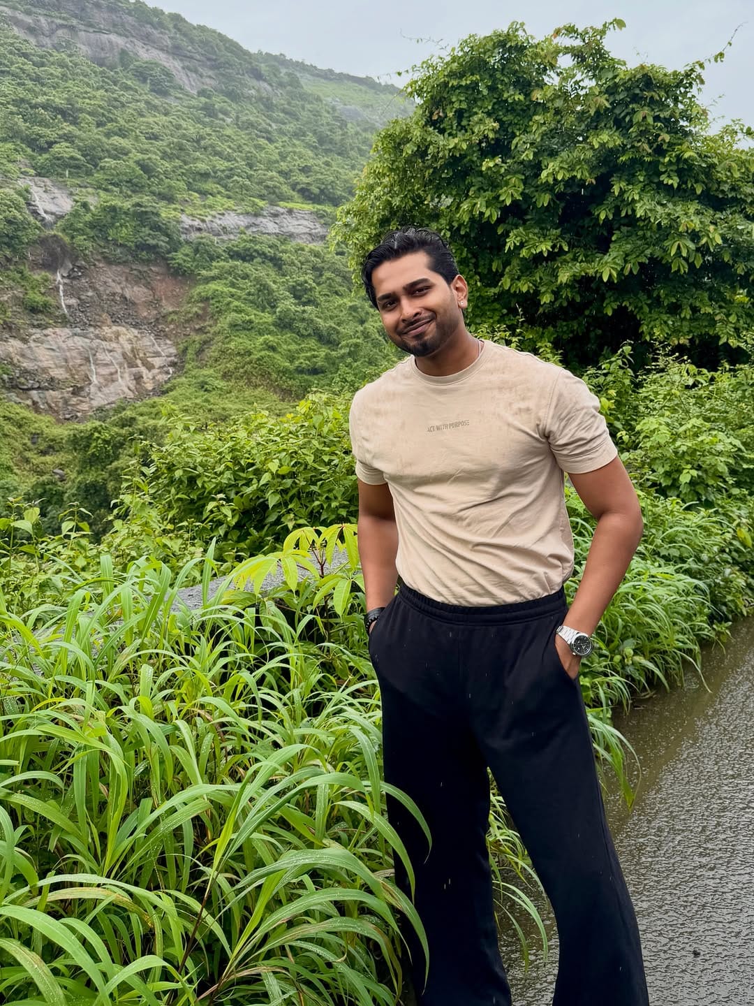 Post 2 by VIVEK SONAWANE on Instagram (carousel)