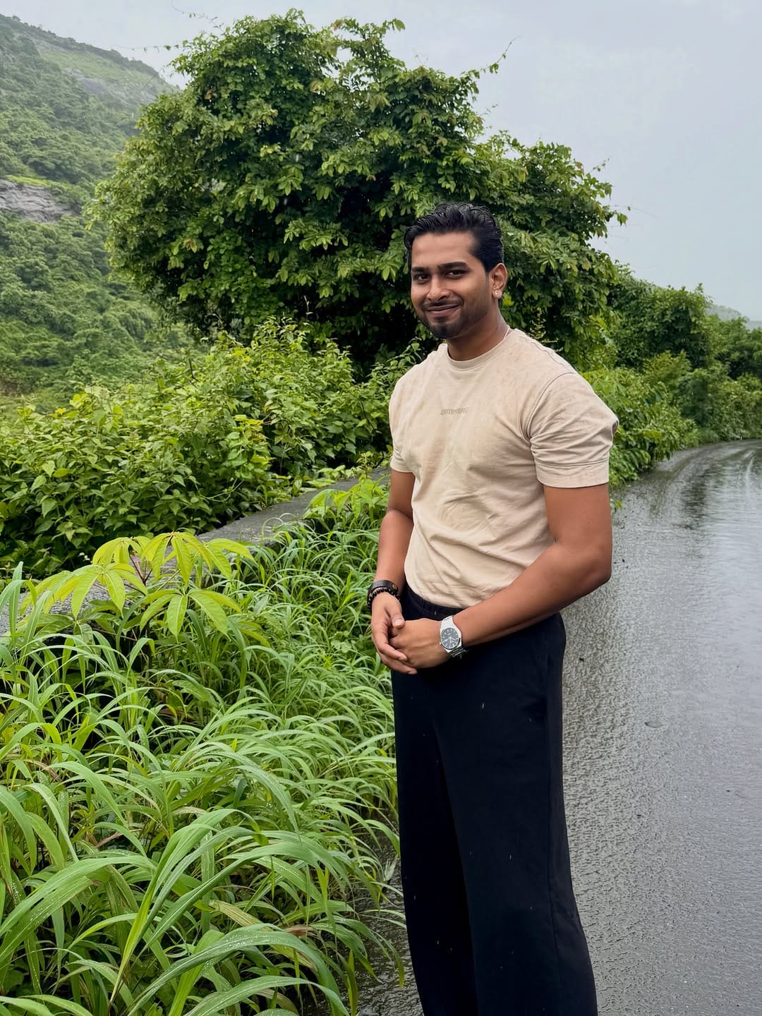 Post 3 by VIVEK SONAWANE on Instagram (carousel)