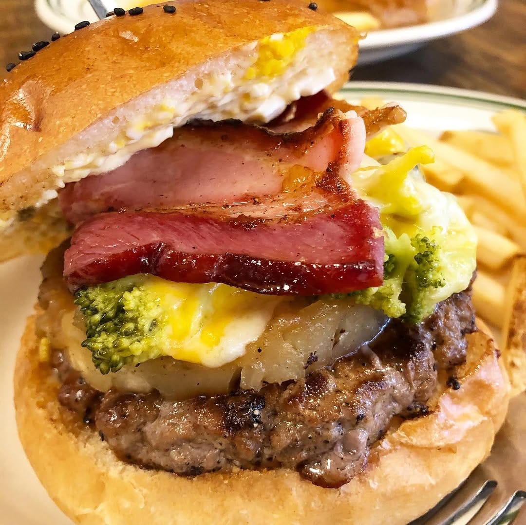 Post 6 by TokyoBurgerMap on Instagram (carousel)
