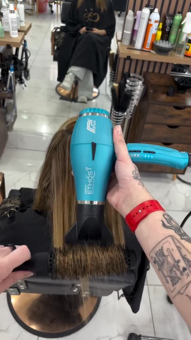Post 4 by Parlux Australia on Instagram (video)