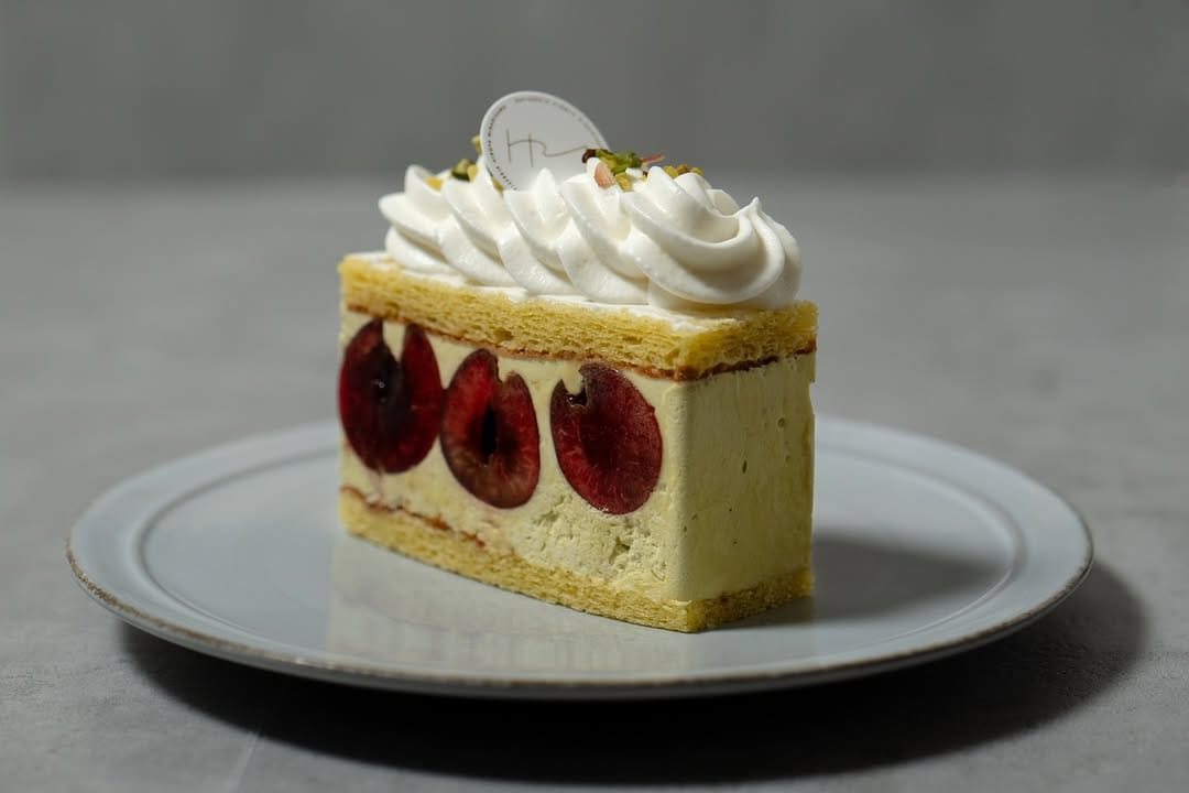Post 9 by Patisserie Hiroya Minamisawa on Instagram (carousel)