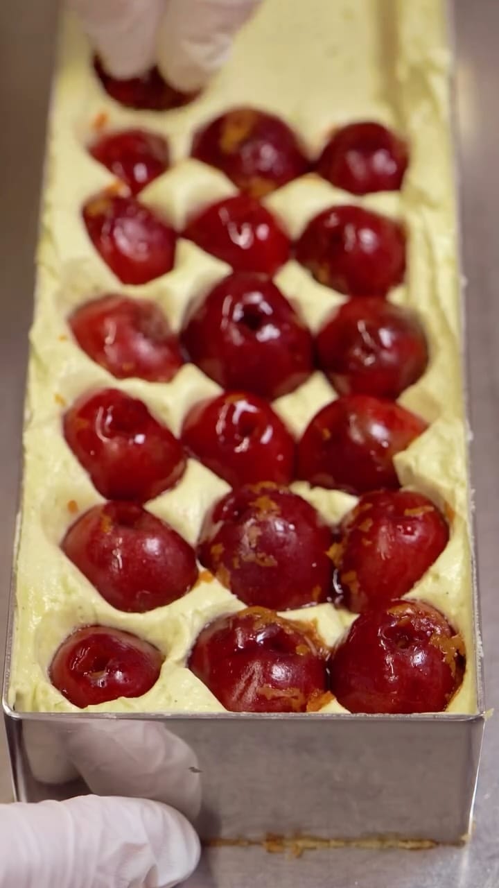 Post 8 by Patisserie Hiroya Minamisawa on Instagram (video)