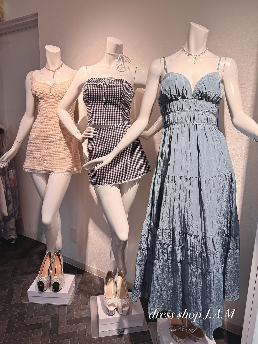 Post 6 by 𝗱𝗿𝗲𝘀𝘀 𝘀𝗵𝗼𝗽 𝗝.𝗔.𝗠 【 ドレス ショップ ジャム 】 on Instagram (carousel)