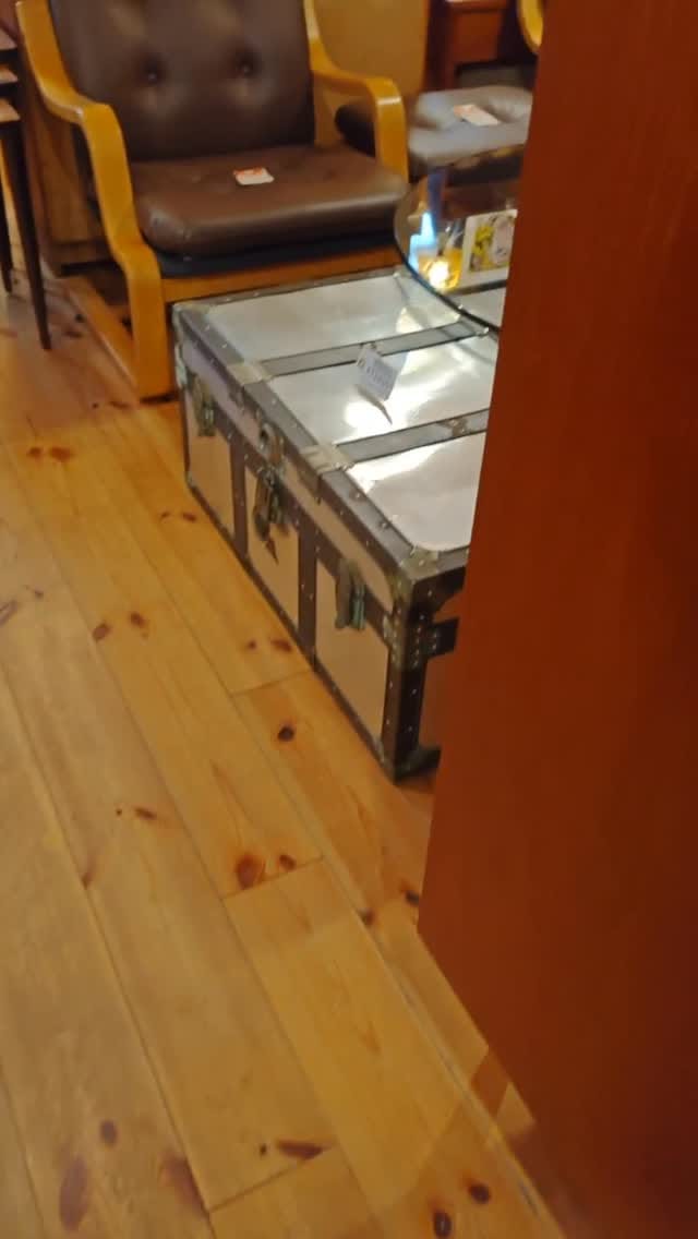Post 4 by select furniture shop “BLOW” on Instagram (video)