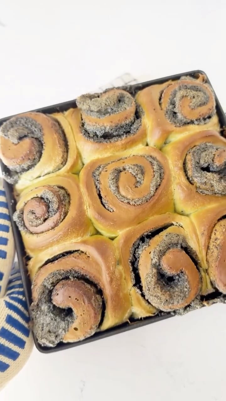 Post 5 by The Kitsune & Co. | Bakeware & Cake Boxes on Instagram (video)