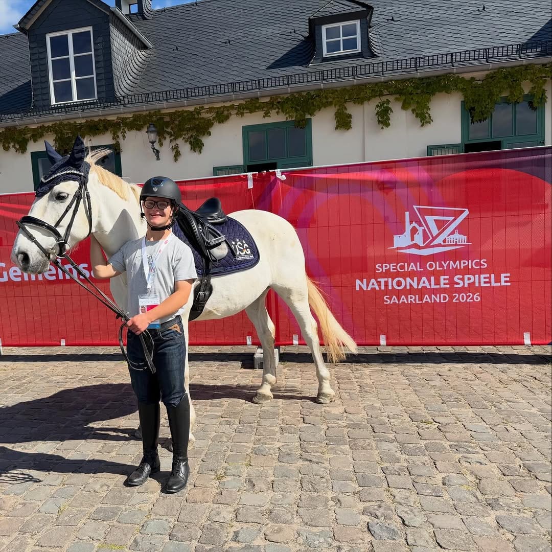 Post 4 by Jaycen liebt Glücksbär❤️🐴 on Instagram (carousel)