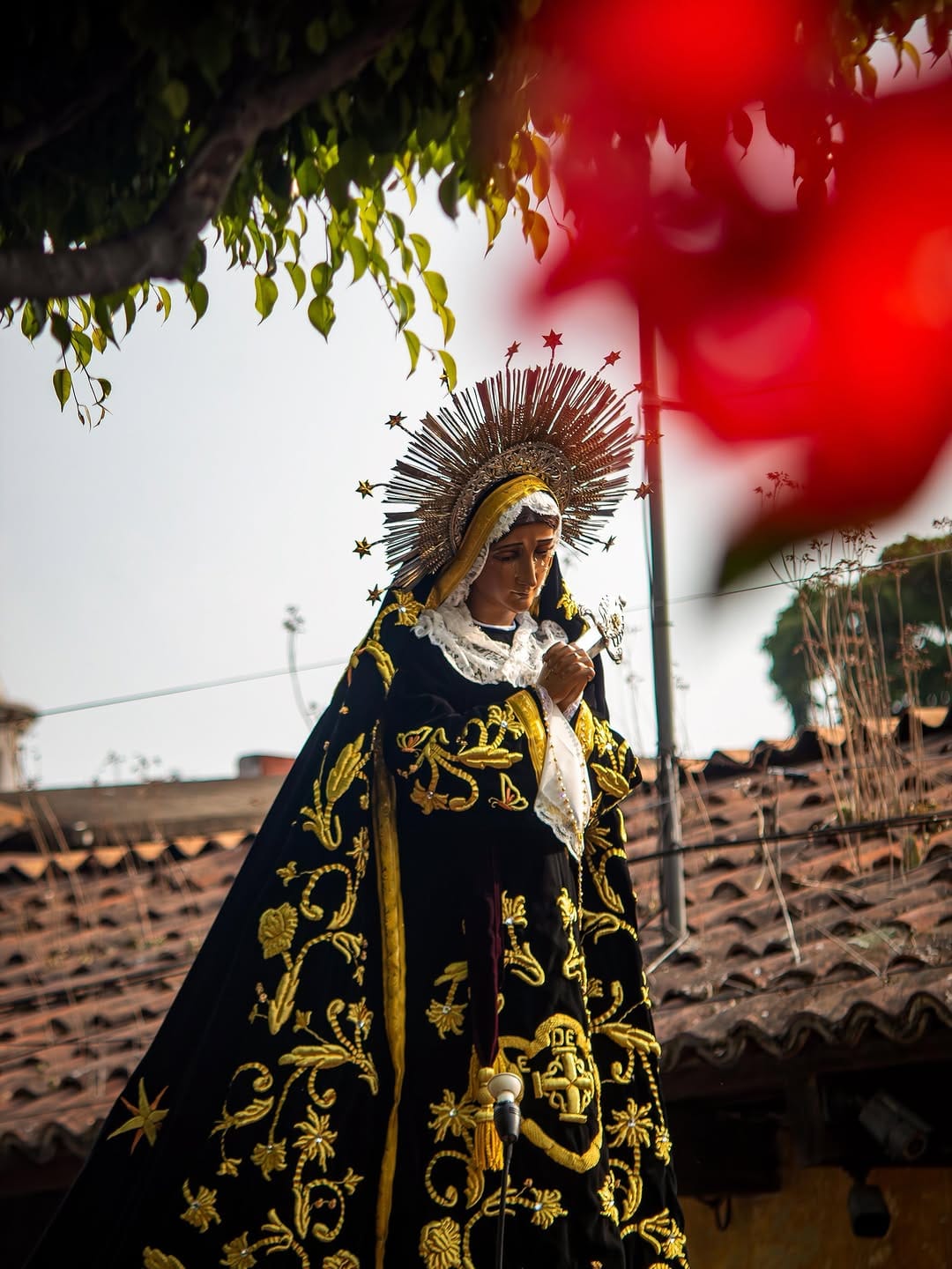 Post 10 by Hermandad Escuela de Cristo on Instagram (carousel)