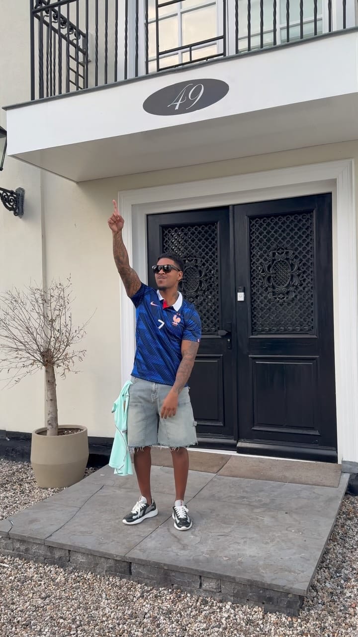 Post 4 by 𝙳𝚆𝙰𝚈𝙽𝙴 𝚉𝙰𝙽𝙳𝚅𝙻𝙸𝙴𝚃 on Instagram (video)