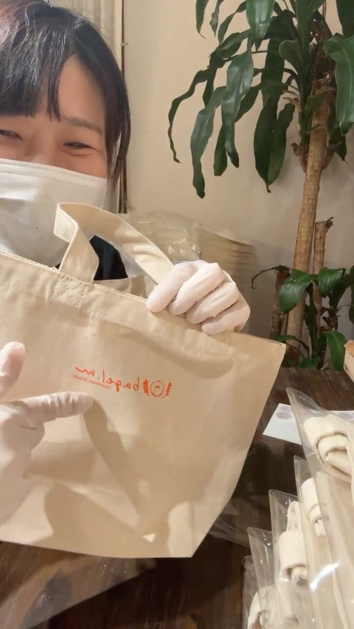 Post 7 by bagel.m 𖤣𖥧𖥣𖡡国産小麦とふわもち食感のベーグルのお店 on Instagram (video)