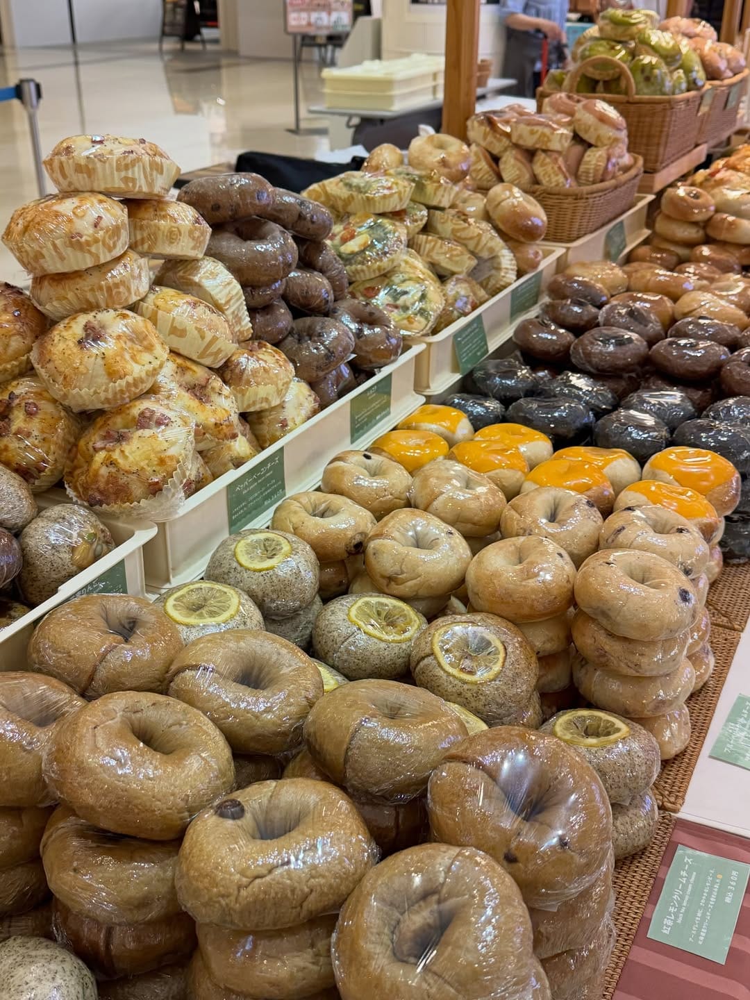 Post 2 by bagel.m 𖤣𖥧𖥣𖡡国産小麦とふわもち食感のベーグルのお店 on Instagram (carousel)