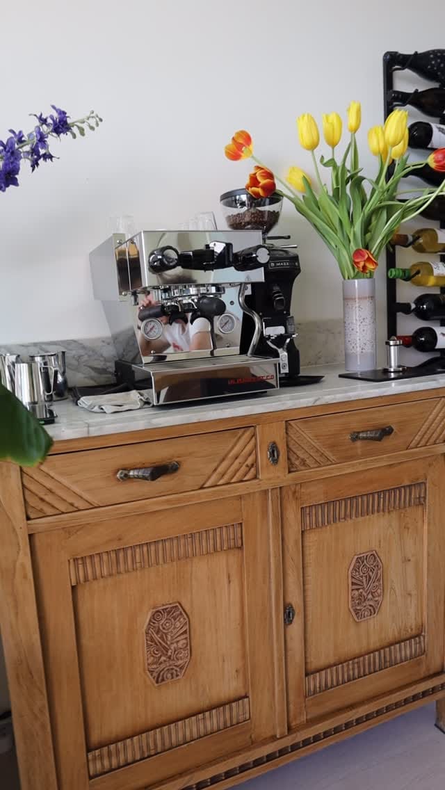 Post 5 by Isabelle van Elst on Instagram (video)