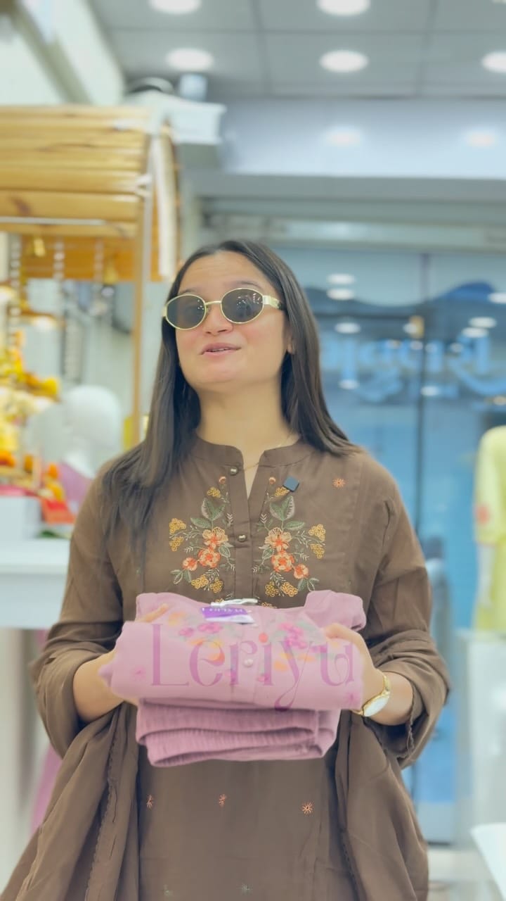 Post 5 by Leriyu Ethnic Wear - Mota Varachha on Instagram (video)
