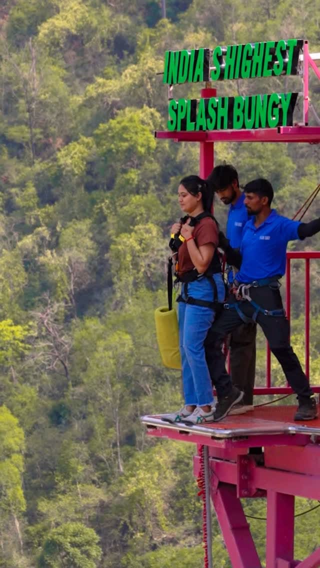 Post 6 by //MUSKAN// on Instagram (video)