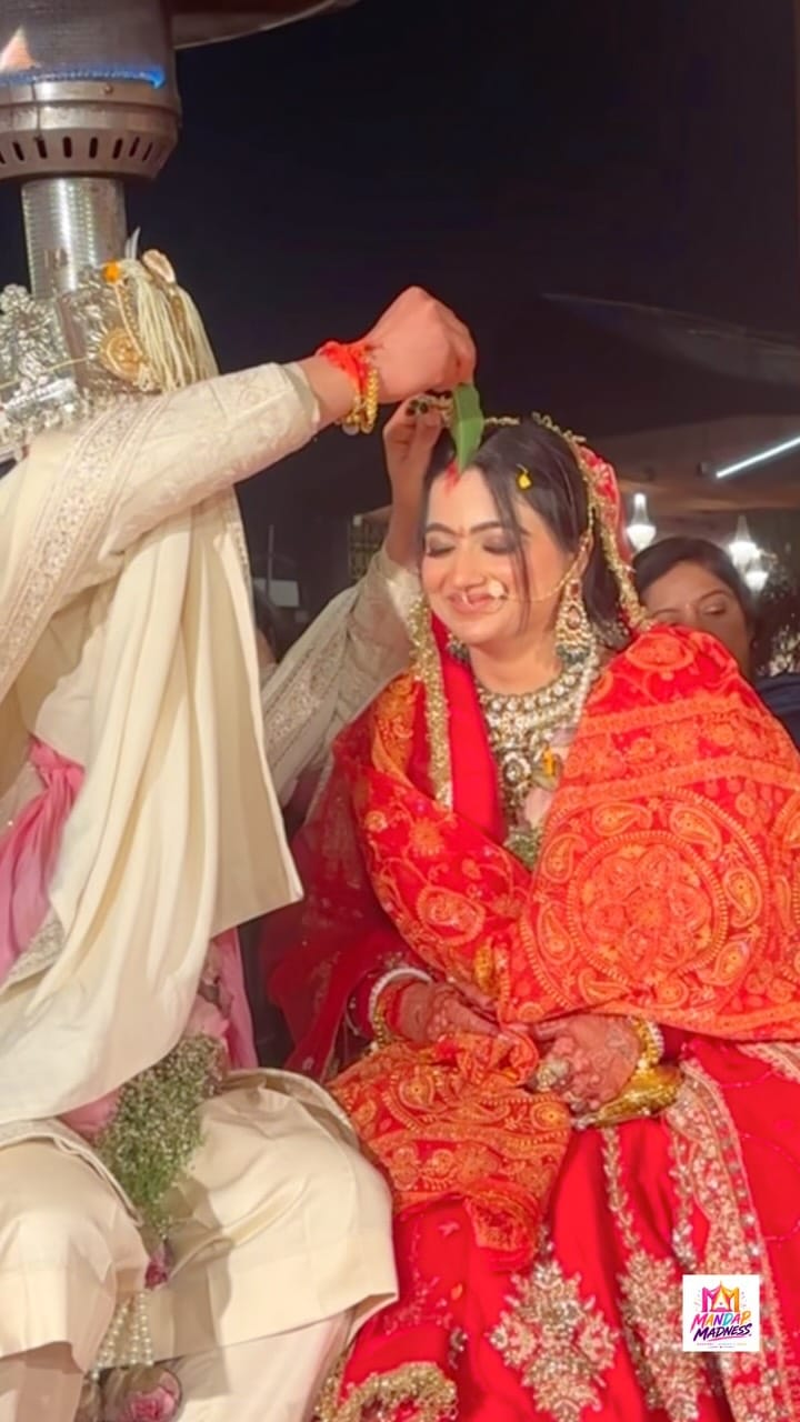 Post 10 by Saloni on Instagram (video)
