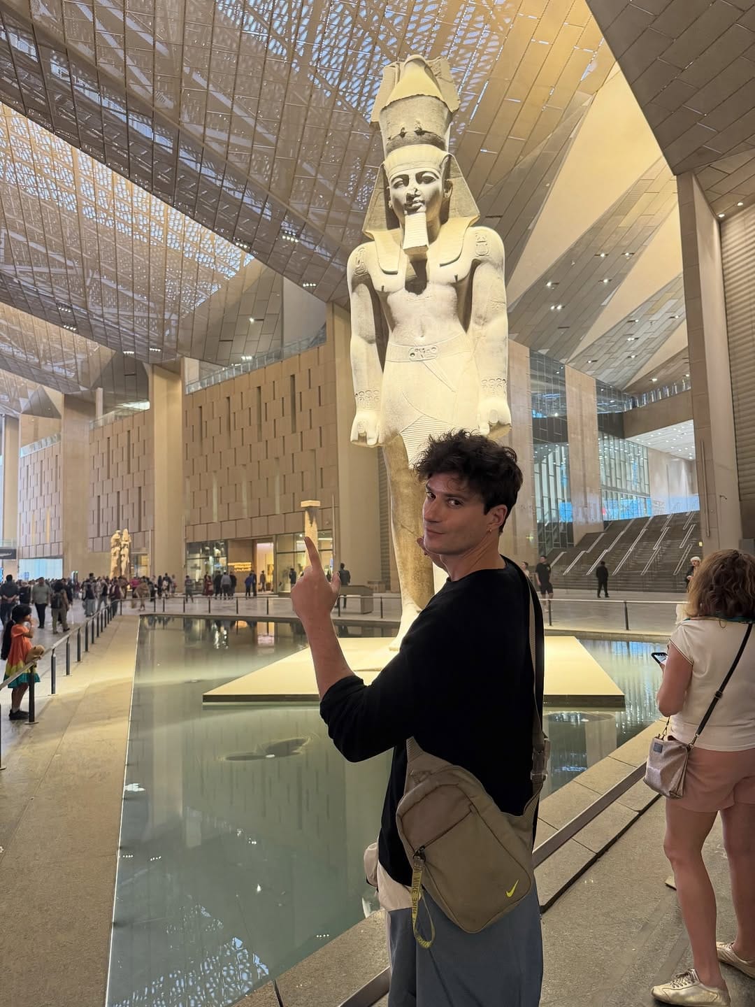 Post 6 by Leon Aspe on Instagram (carousel)