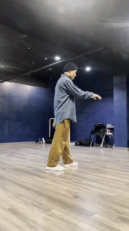 Post 9 by Poppinzero Kim on Instagram (video)