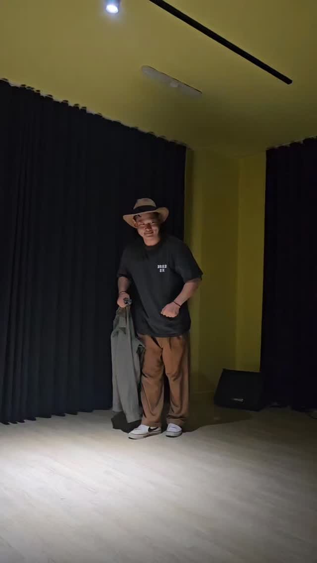 Post 2 by Poppinzero Kim on Instagram (video)