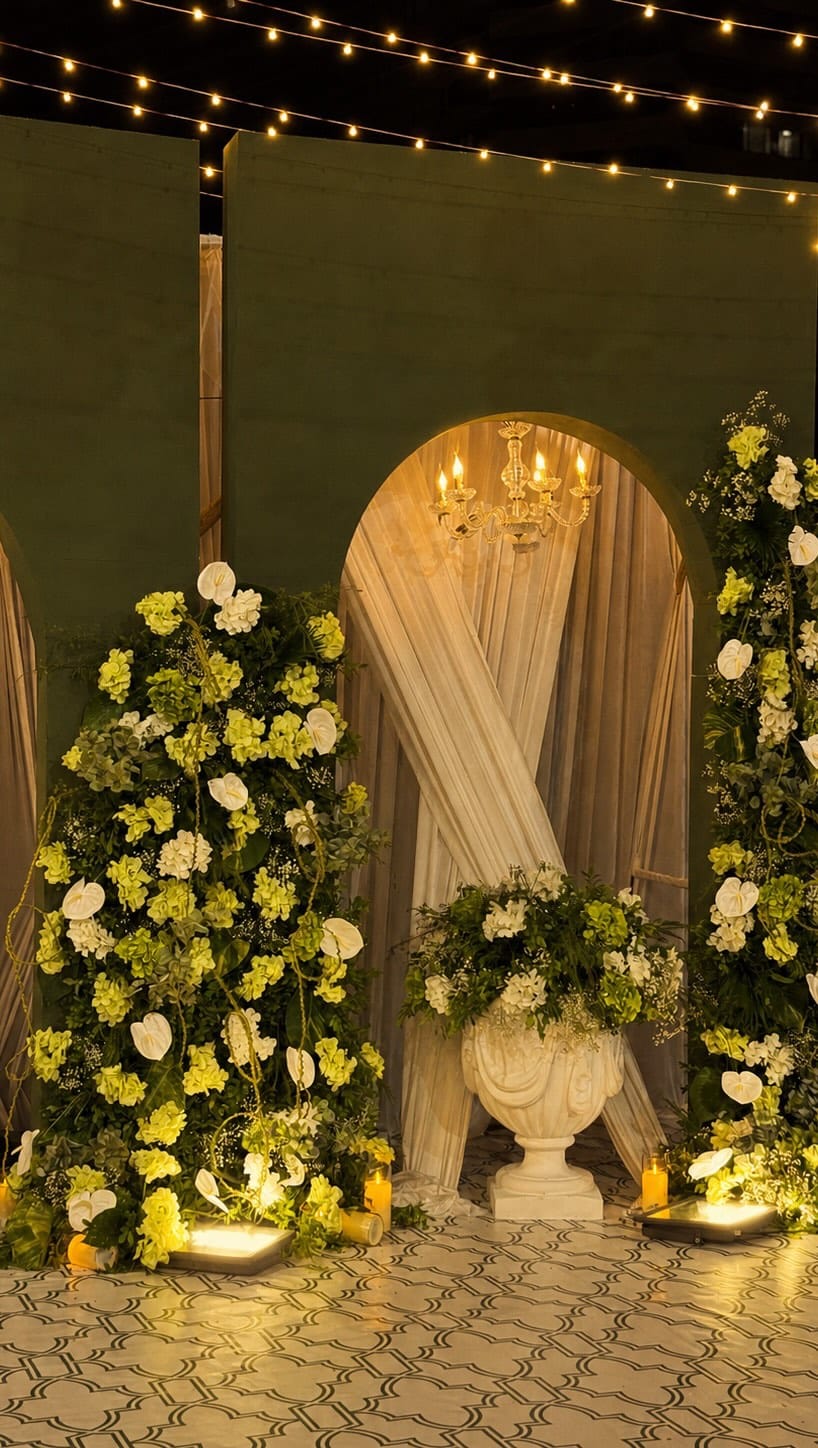 Post 10 by TнeBαllooɴBlυѕн - Floral and Balloon Event Decorator on Instagram (video)