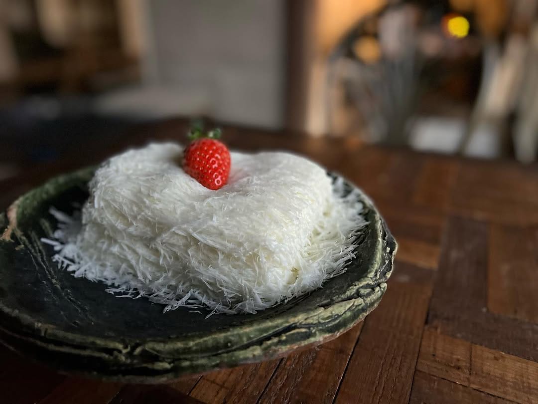 Post 5 by kin mochi on Instagram (image)