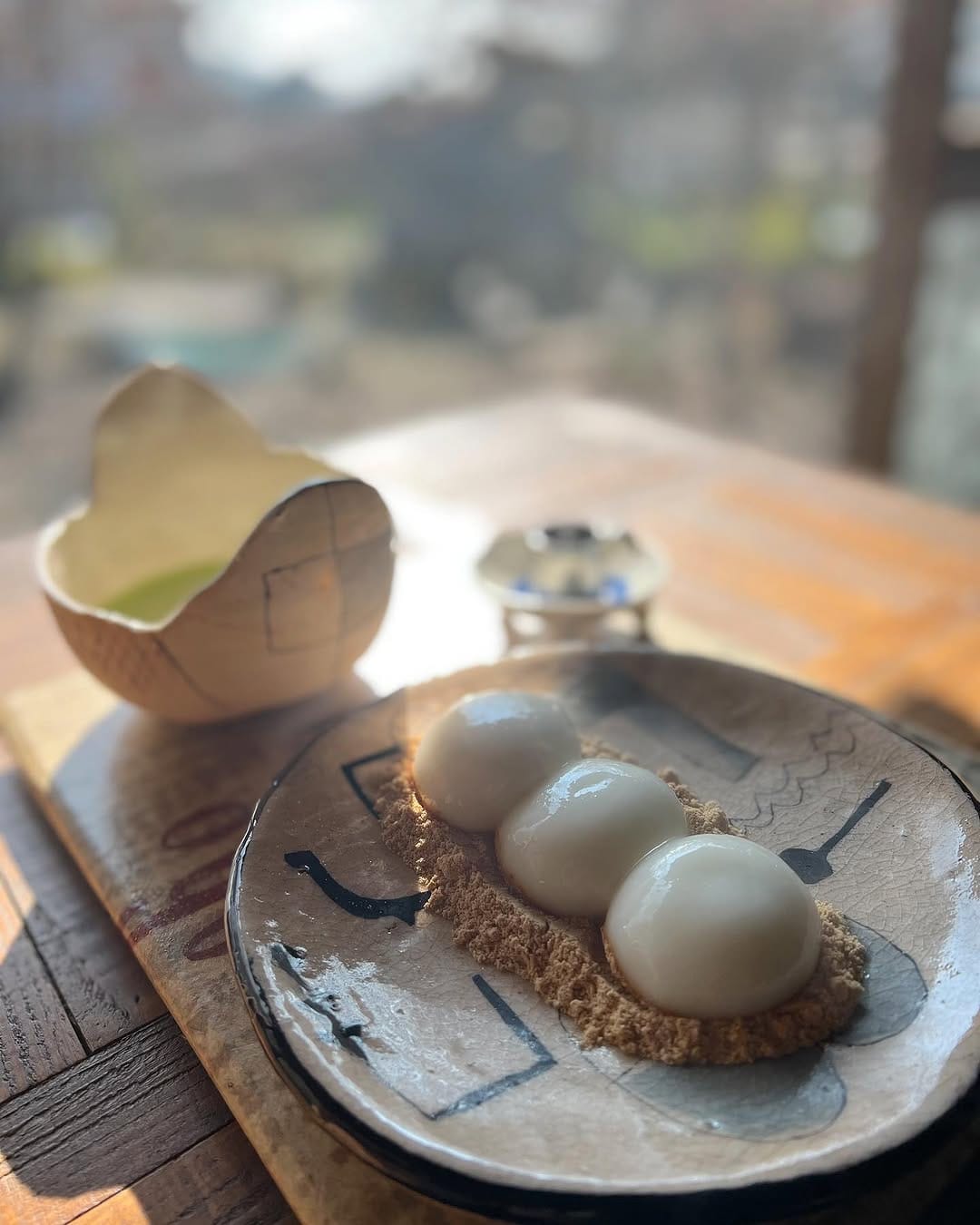 Post 6 by kin mochi on Instagram (image)