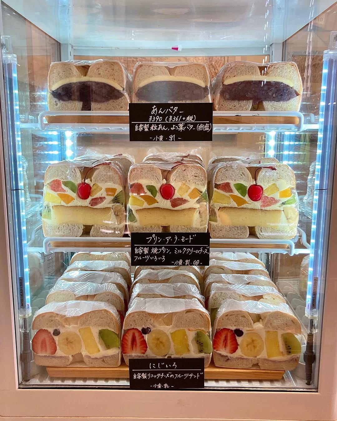 Post 3 by CLOVER BAGEL クローバーベーグル on Instagram (image)