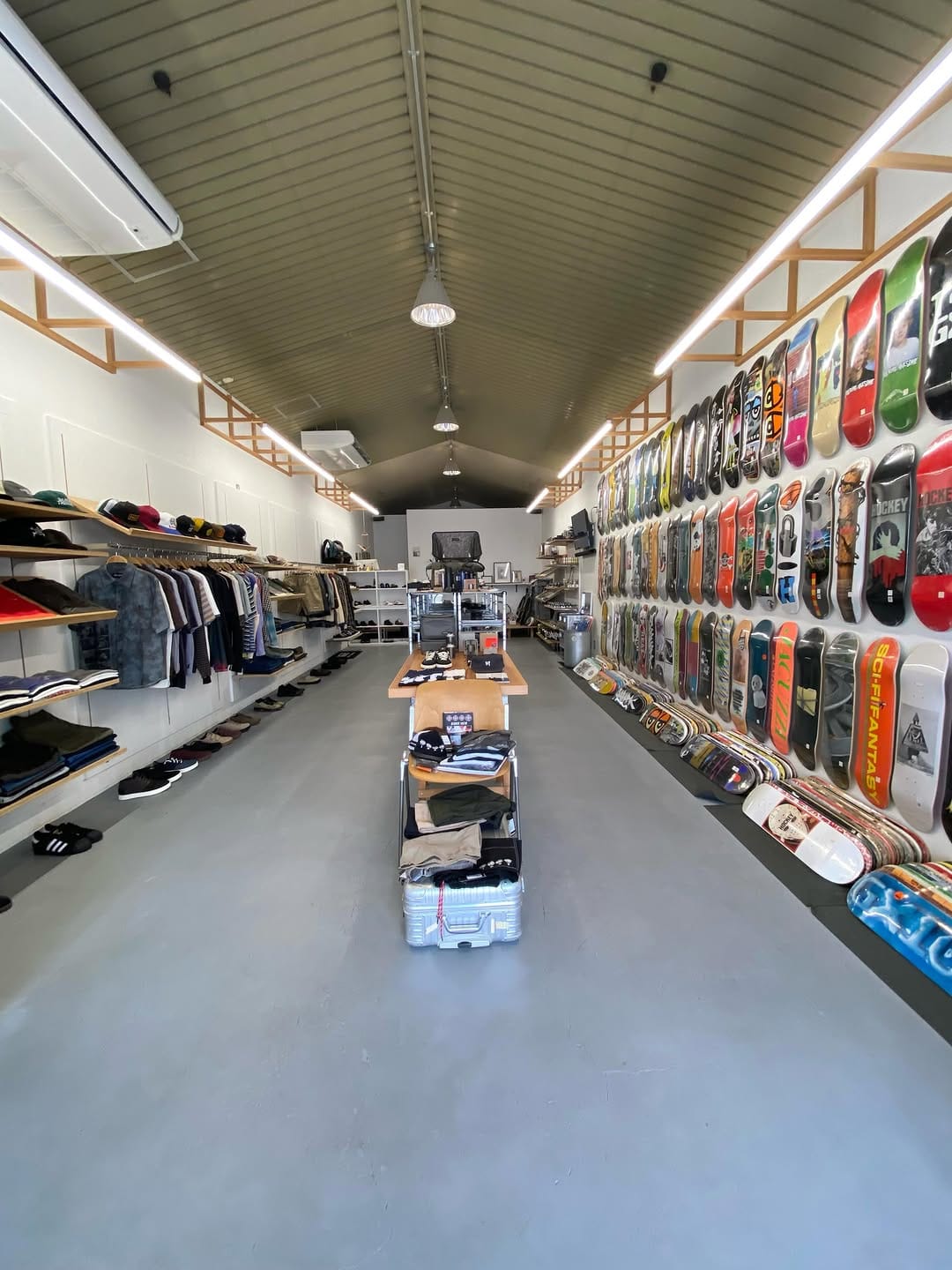 Post 5 by CANVAS SKATE / GLRY SHOP. on Instagram (carousel)