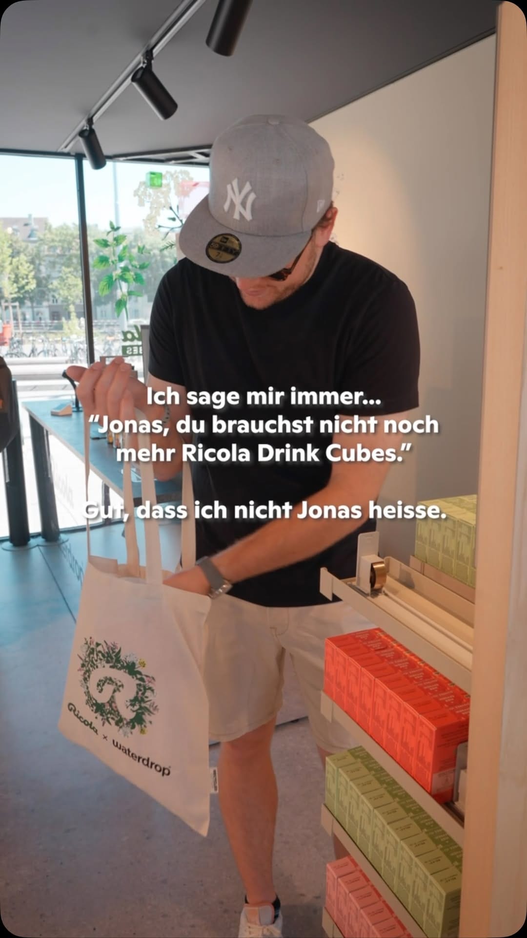 Post 2 by Niels Hintermann on Instagram (video)