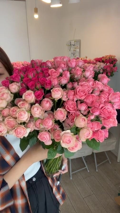 Post 2 by 東京 花屋 YASAciHANA (やさしいはな) on Instagram (video)