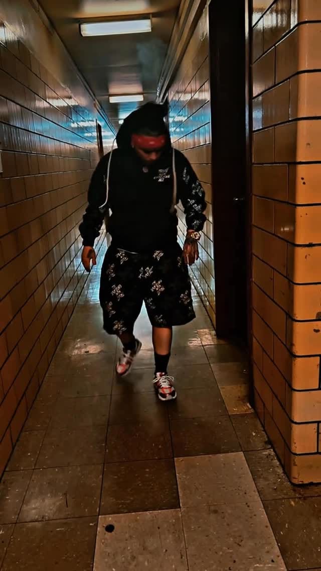 Post 3 by TRUST𝒩𝓊𝓃OBSERVE𝒜𝓁𝓁(APPAREL) on Instagram (video)