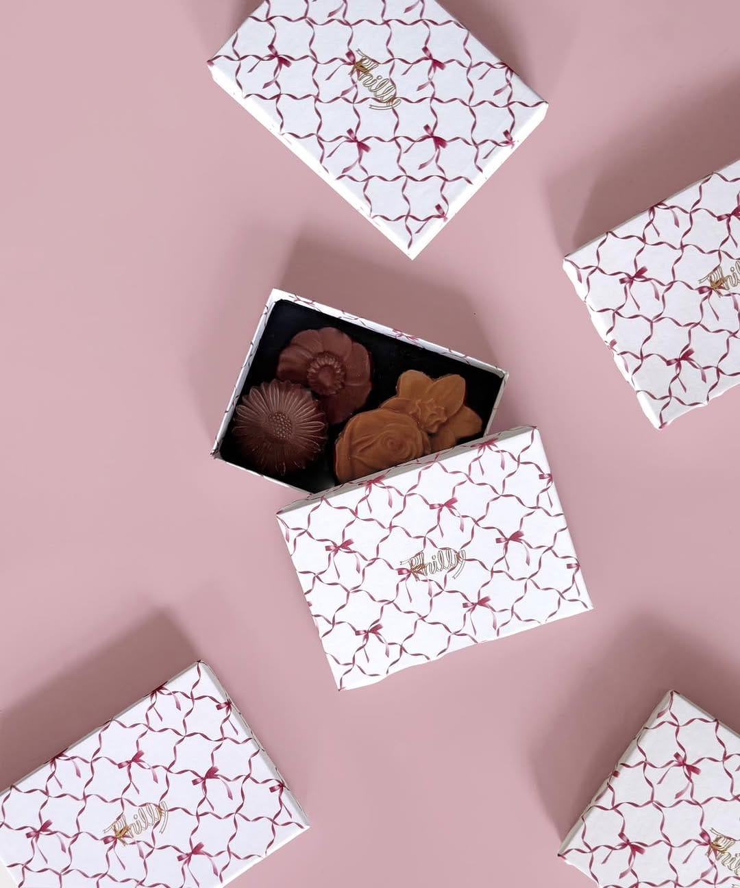 Post 4 by Philly chocolate (フィリーチョコレート) on Instagram (carousel)