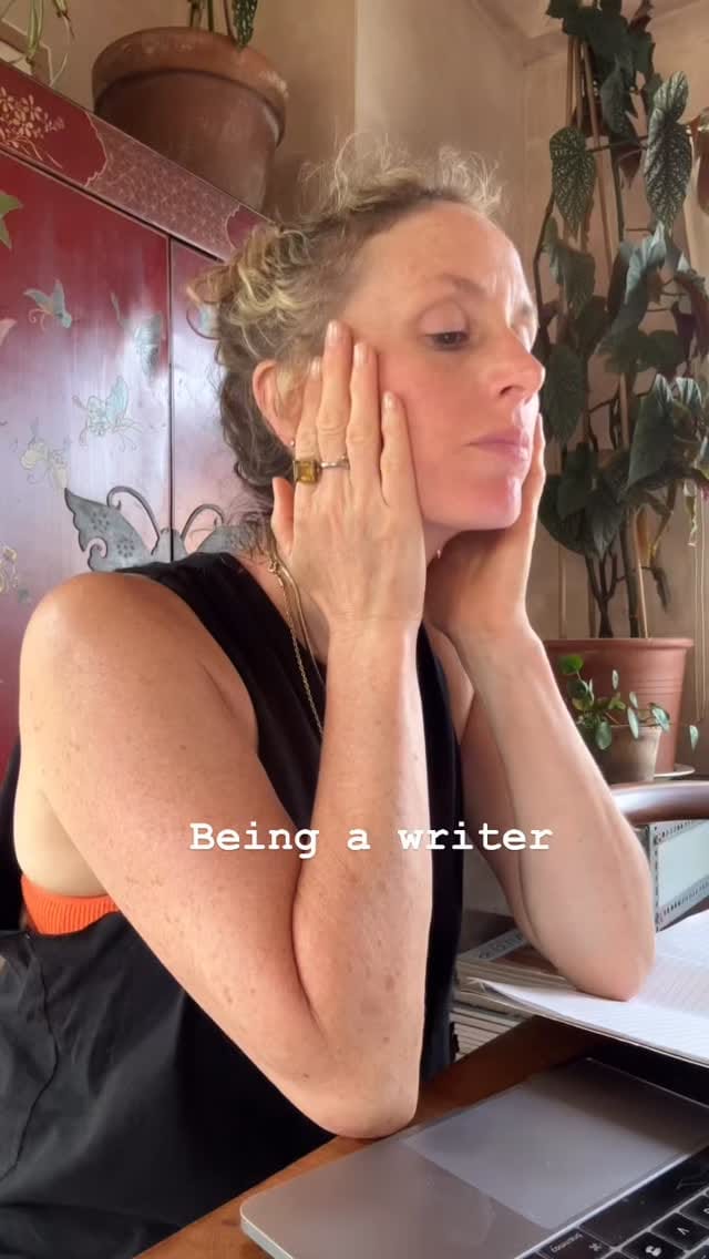 Post 2 by EMILY HENSON | LIFE UNSTYLED on Instagram (video)