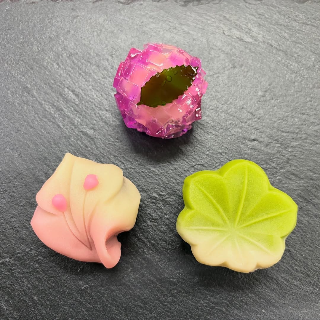 Post 8 by 富久屋　武州松山和菓子 (埼玉県東松山市) on Instagram (carousel)