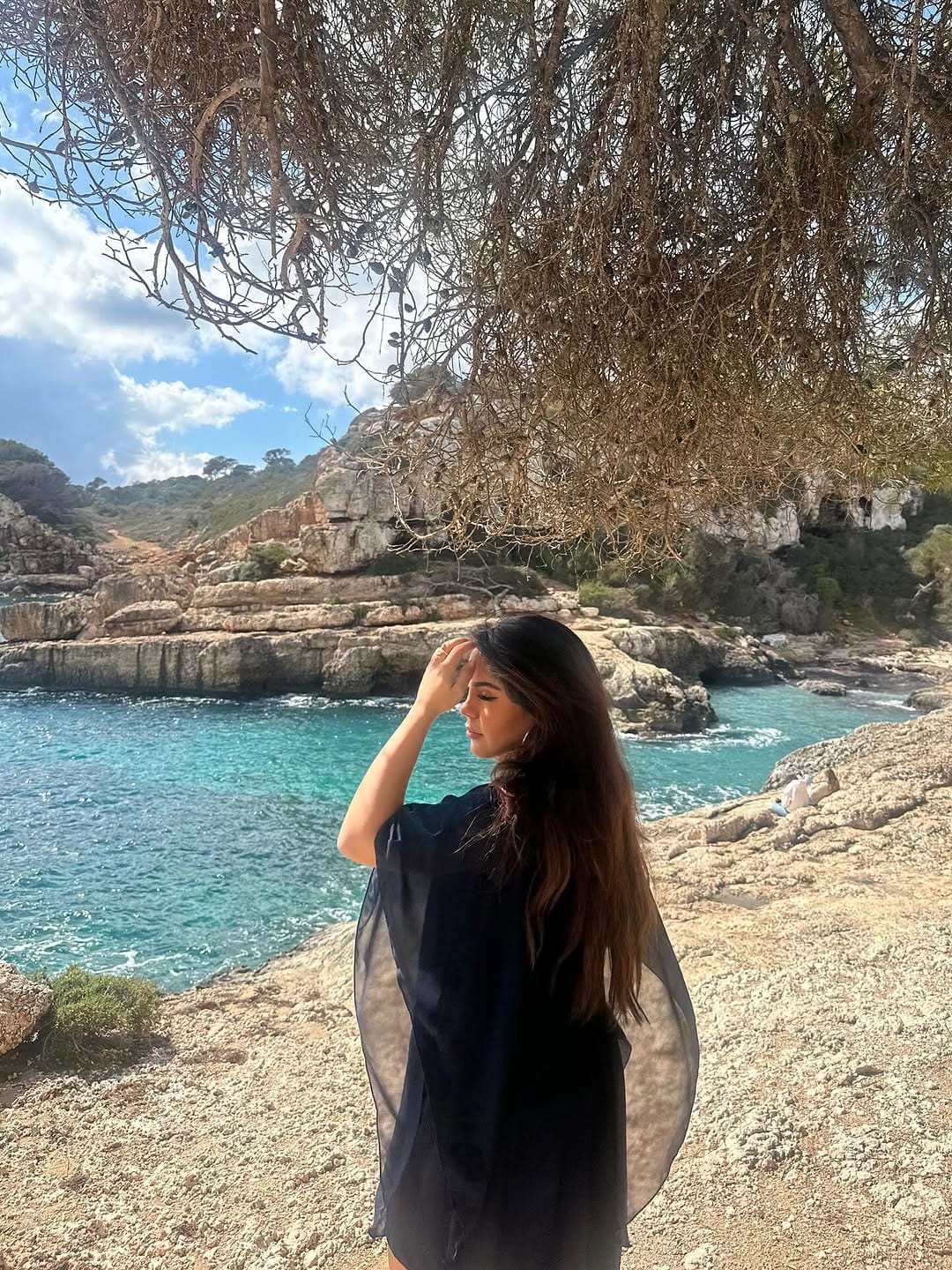 Post 3 by Saena 🇲🇾|🇮🇷|🇳🇱 on Instagram (carousel)