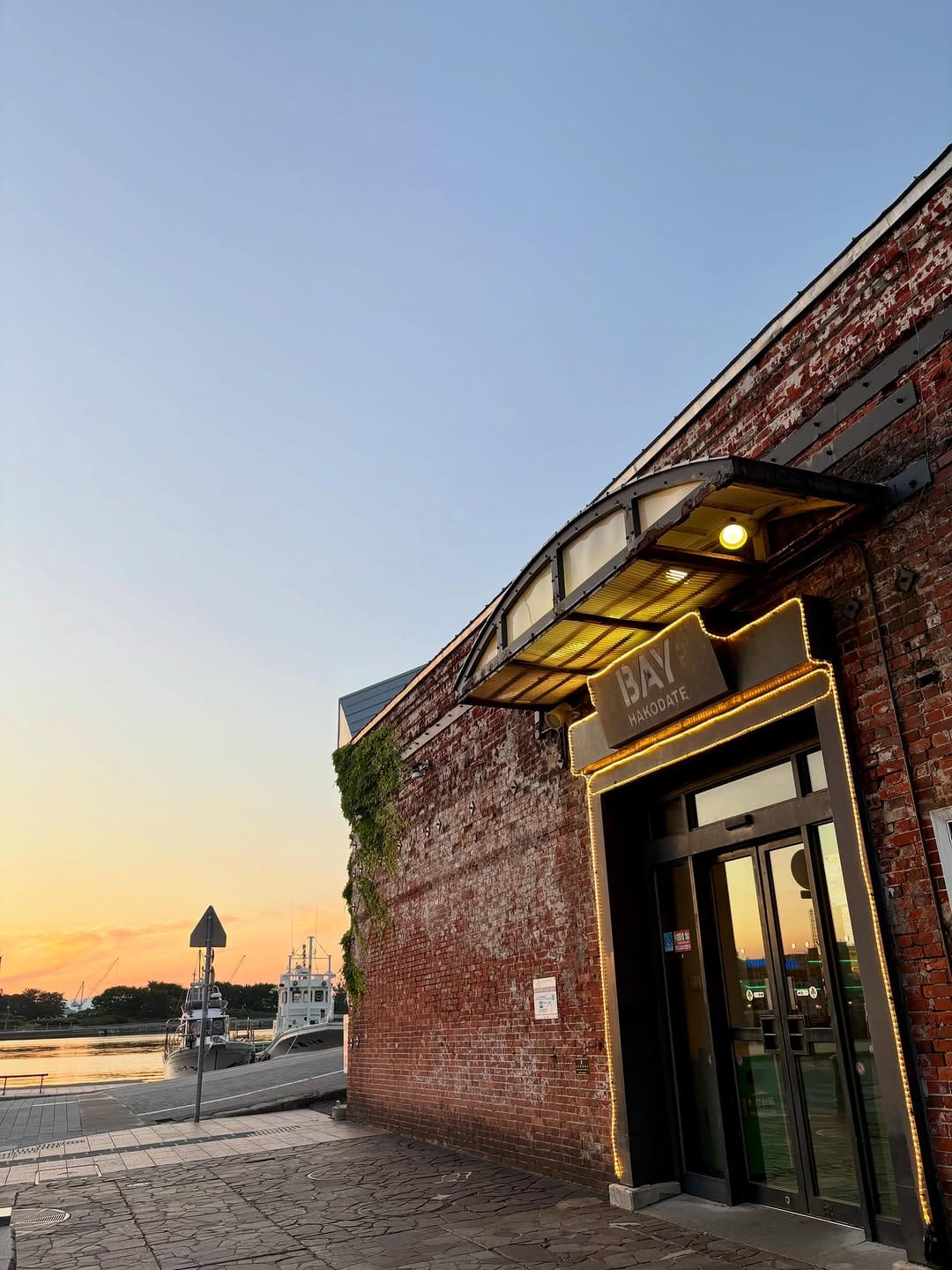 Post 6 by 【公式】金森赤レンガ倉庫　Kanemori Red Brick Warehouse on Instagram (image)