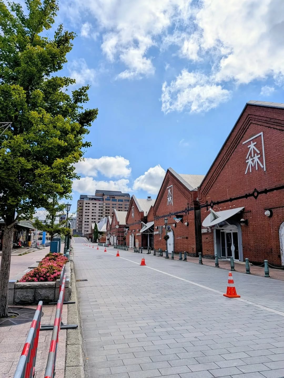 Post 9 by 【公式】金森赤レンガ倉庫　Kanemori Red Brick Warehouse on Instagram (image)