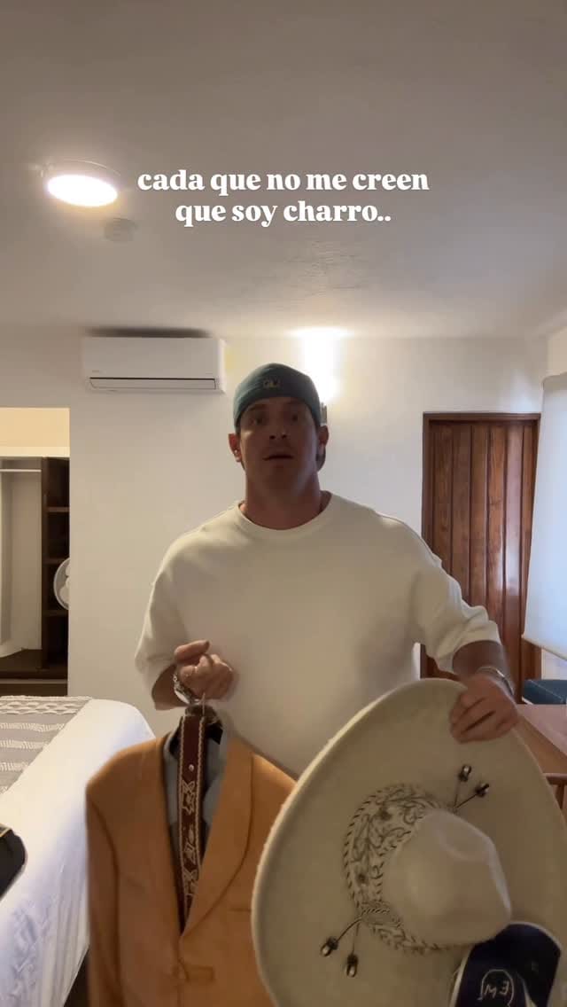 Post 10 by Oscar Medellin on Instagram (video)