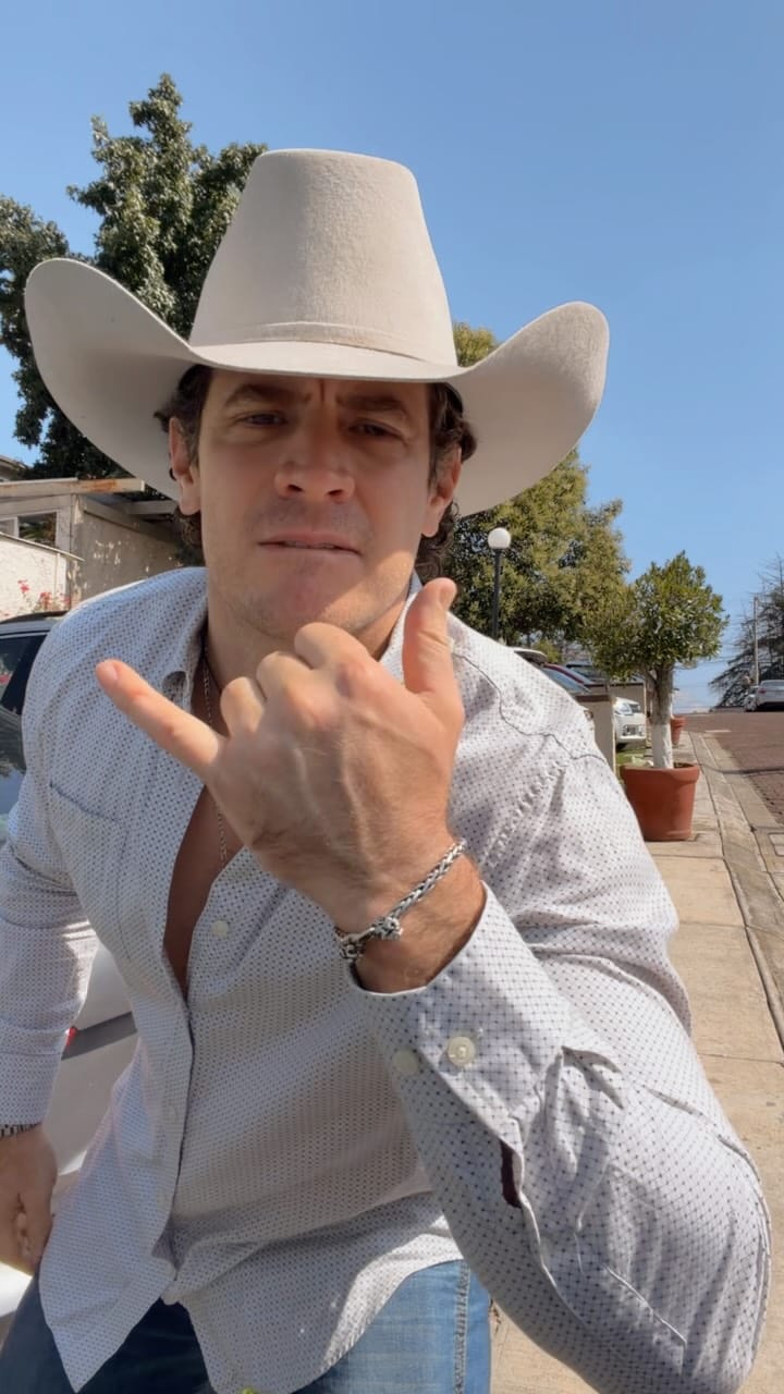 Post 3 by Oscar Medellin on Instagram (video)