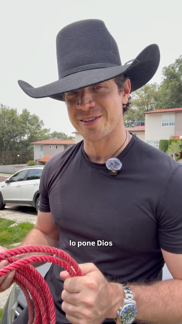 Post 6 by Oscar Medellin on Instagram (video)