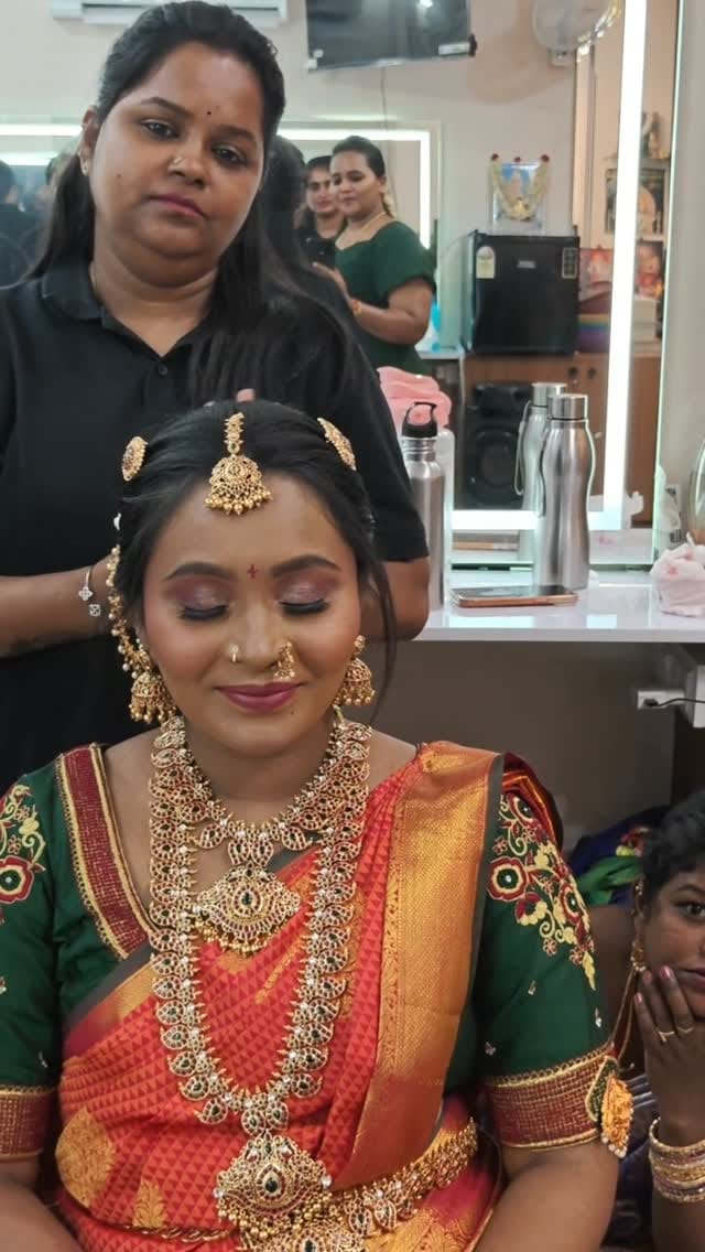 Post 6 by Dr.Brundha_Makeup_Artist on Instagram (video)