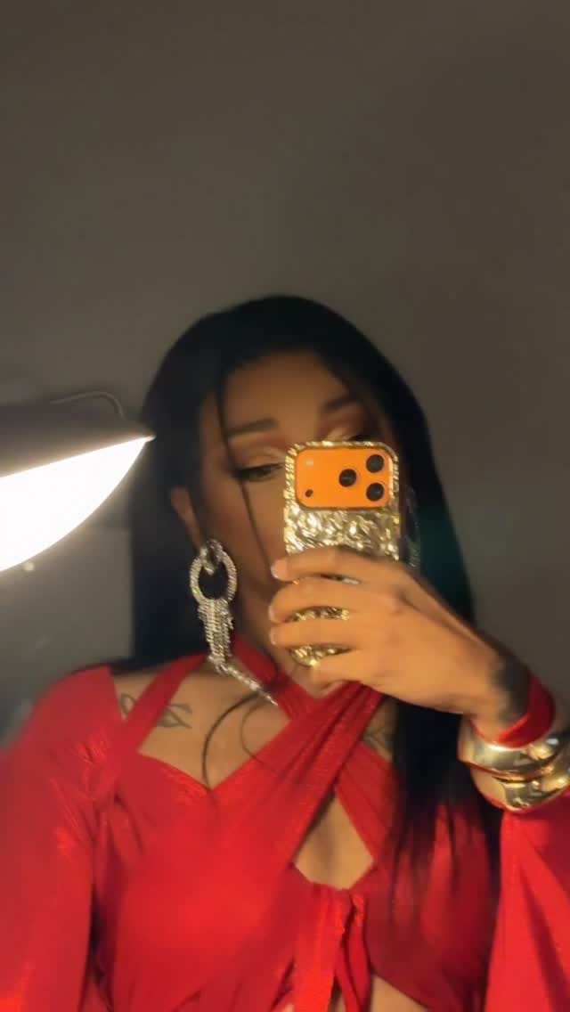 Post 5 by AkeriaChanelDavenport on Instagram (video)