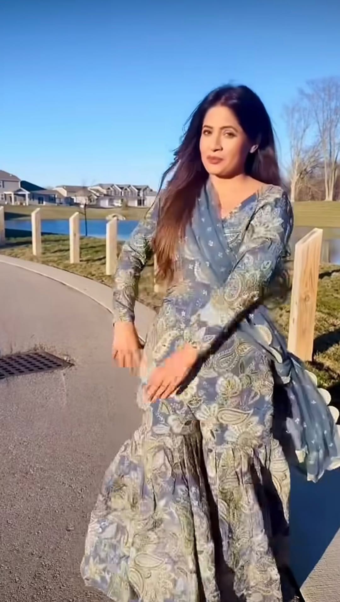 Post 1 by Romi Tahli on Instagram (video)