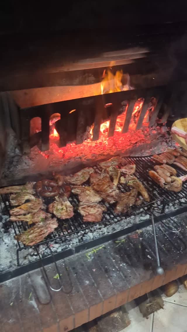 Post 8 by ᴀʙʀᴜᴢᴢᴏ ғᴏᴏᴅ ɢᴜɪᴅᴇ on Instagram (video)