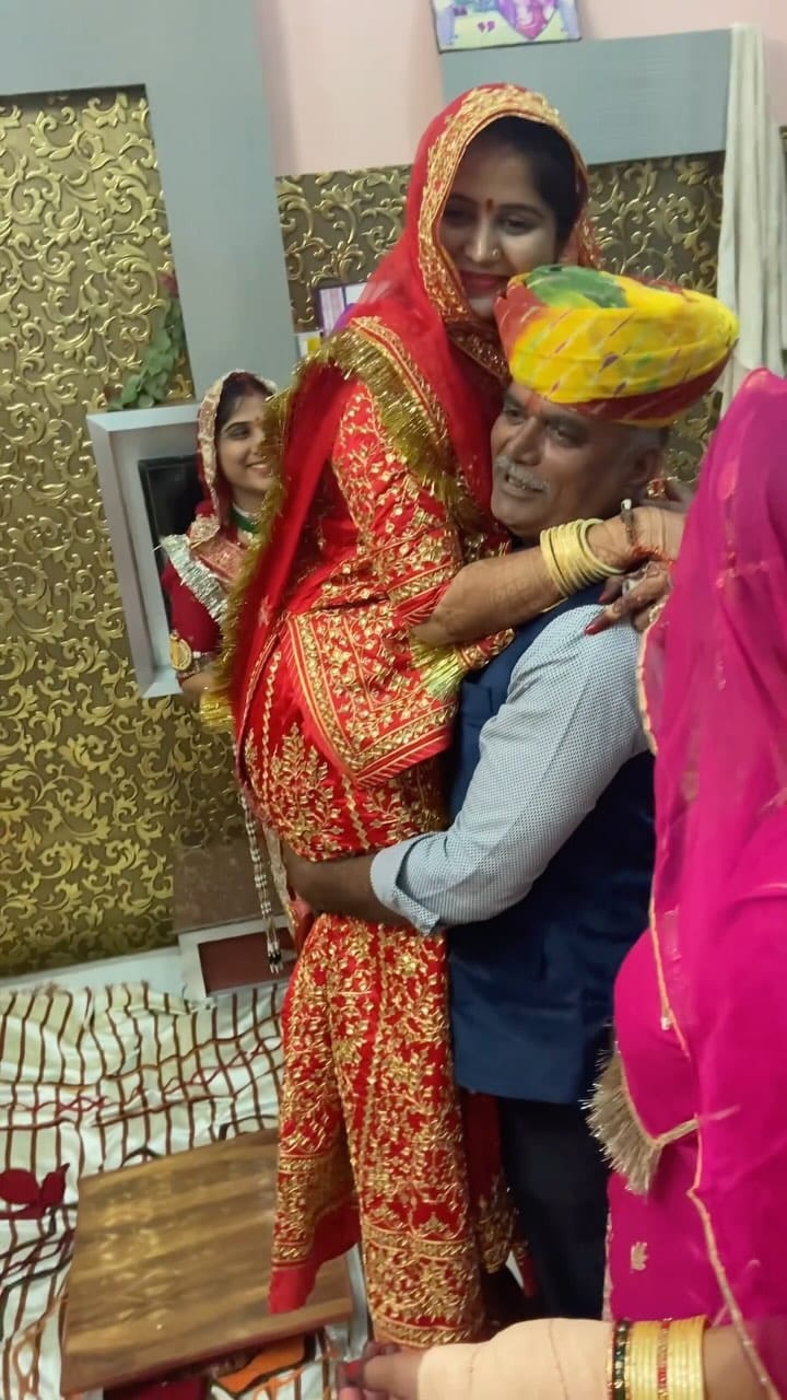 Post 10 by Shree_Rupam_Paridhan on Instagram (video)