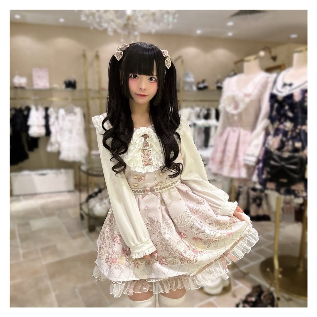 Post 1 by LIZLISA天王寺MIO店 on Instagram (carousel)