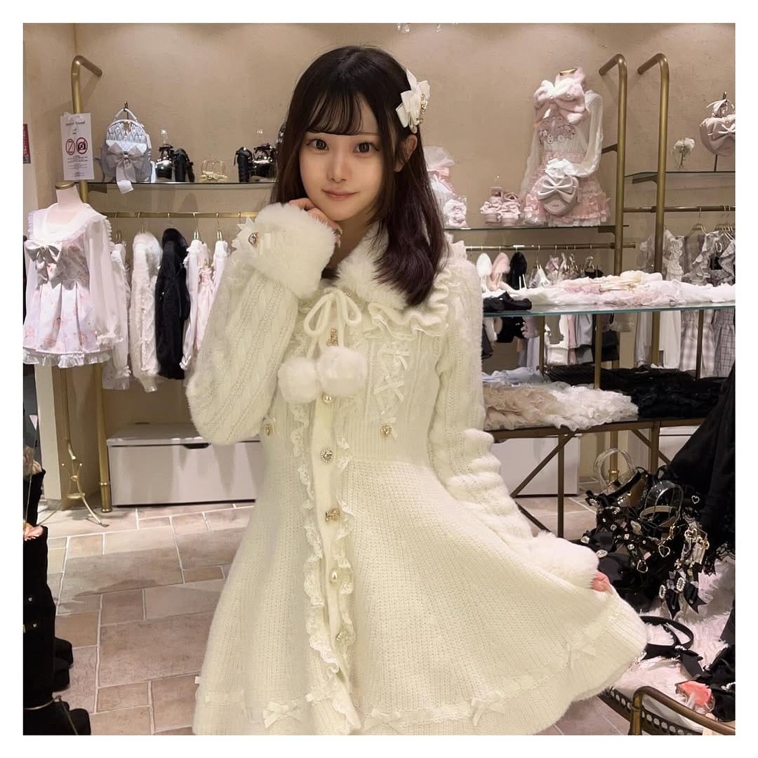 Post 7 by LIZLISA天王寺MIO店 on Instagram (carousel)